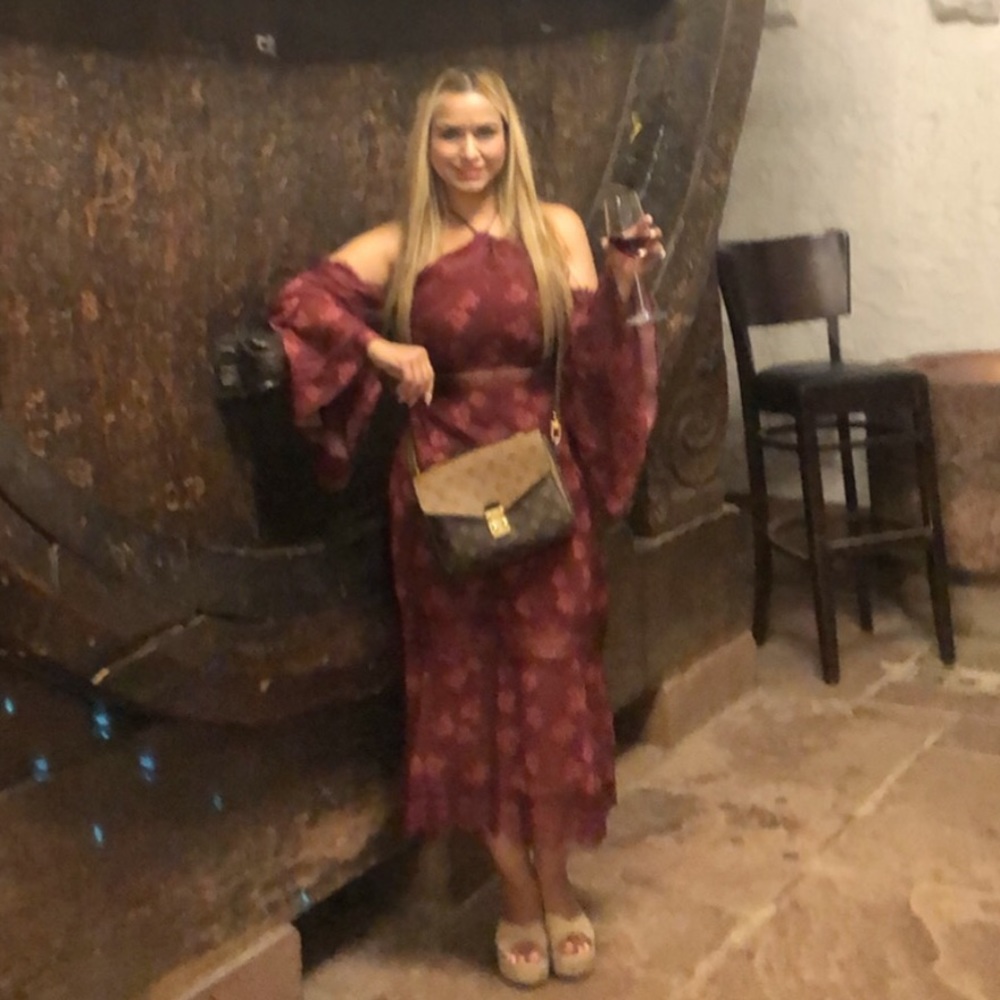 Keepsake Off shoulders dress.